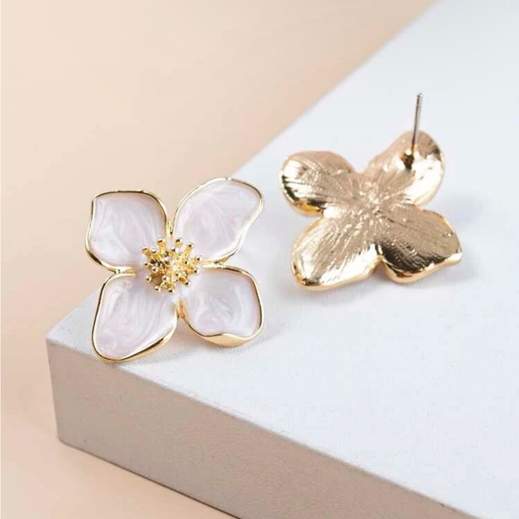 flower Earrings - Picture 4 of 4